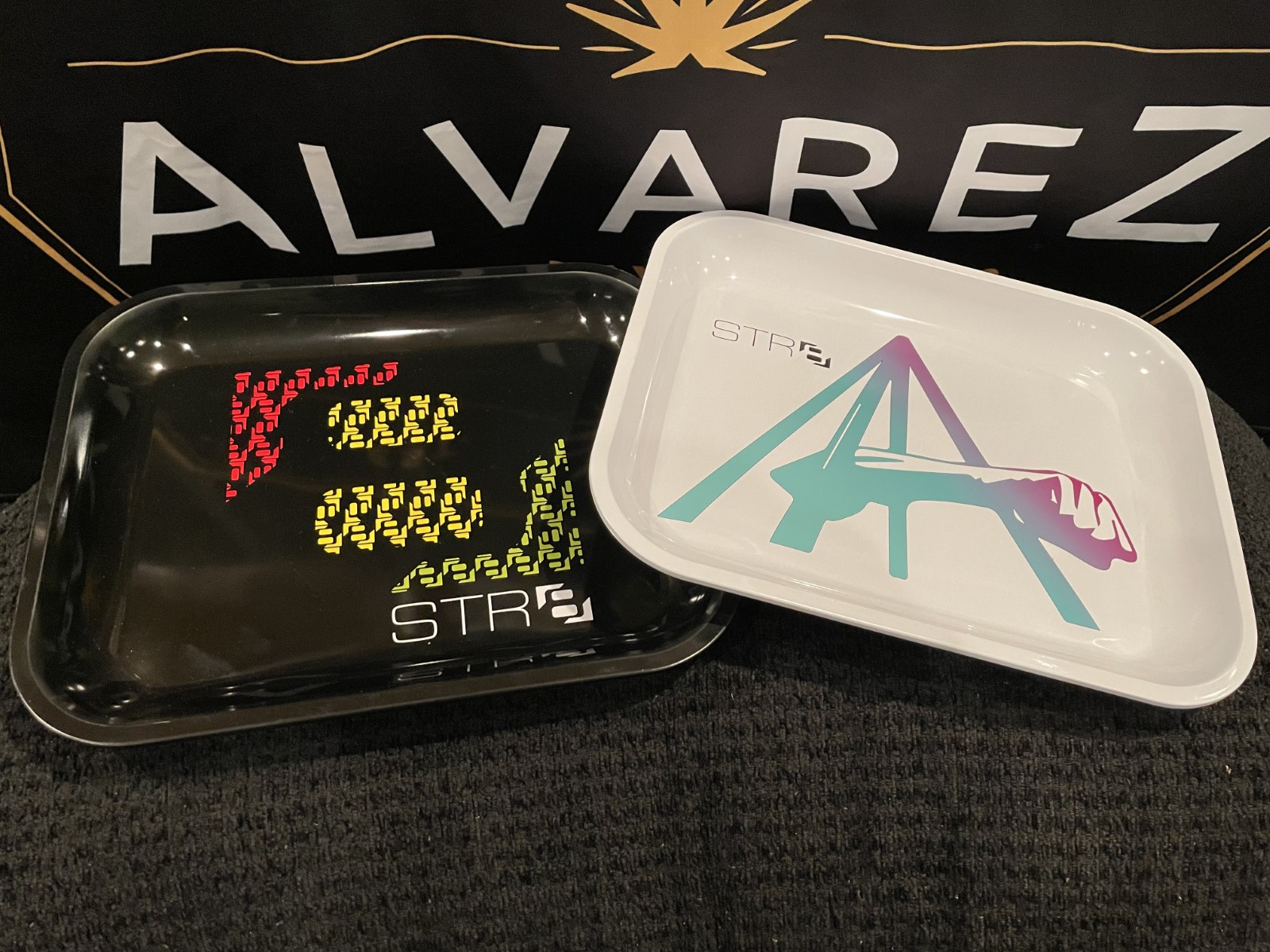 STR8 METAL ROLLING TRAY - MOTOWN FIST